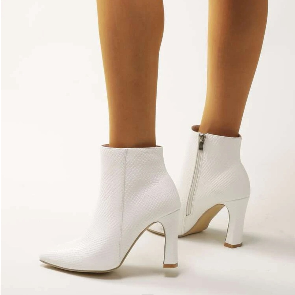 White Boot - Picture 5 of 7